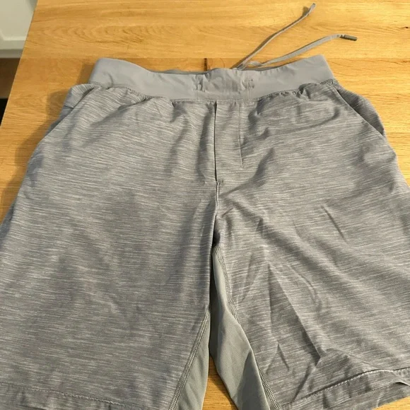 Lululemon THE Linerless Shorts 9 inch - Picture 4 of 5